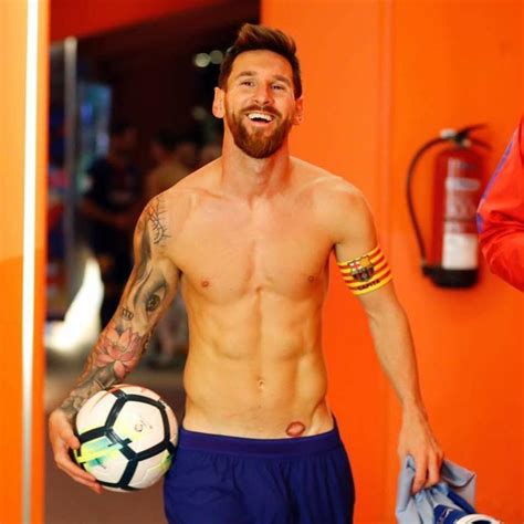 Born 24 june 1987), also known as leo messi, is an argentine professional footballer who plays for and captains the argentina national team. Giulia-Lena Fortuna: Lionel Messi zeigt seinen sexy Body!