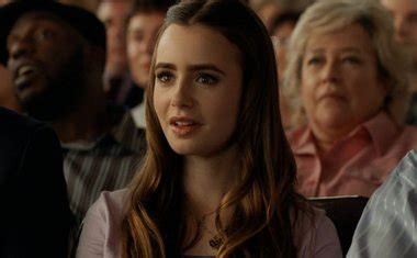 Her father is english musician phil collins, while her mother, jill tavelman, who is from los angeles, california, was president of the beverly hills women's club for three terms. 9 filmes imperdíveis com a atriz Lily Collins que você ...