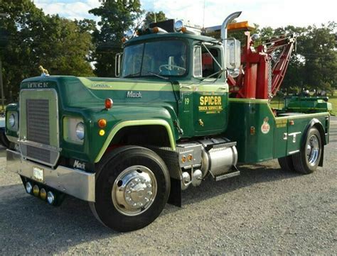 Maybe you would like to learn more about one of these? Spicer Truck Service, Nashville IL - Mack R Model w ...