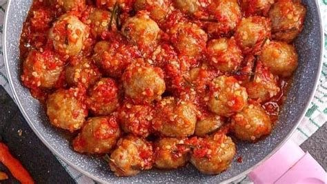 Ada banyak resep sambal yang mungkin ada banyak kreasi resep sambal teri yang bisa anda coba, mulai dari resep sambal teri original hingga dikombinasikan dengan bahan lainnya. Resep Sambal Bakso Pedas : Resep sambel matah seperti ...