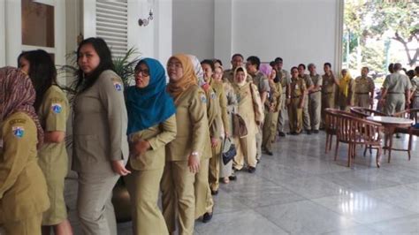 Masjid merupakan tempat suci yang disucikan, tempat aktivitasnya seorang muslim. Jam Masuk Kerja Pukul 08.00, Simak Aturan Jam Kerja ASN ...