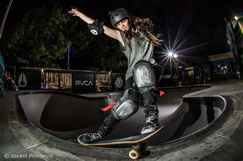 No skate park, cada atleta faz. Yndiara Asp Skateboarding Brazil