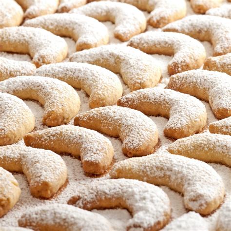 Whether huge, chewy clouds or crisp shells bound by thick whipped cream, meringues are a dessert that always rises to the occasion. Austrian Christmas Cookies : Linzer kekse linzer cookies ...