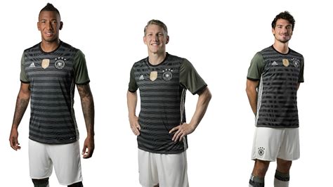 The official dfb fanshop is the place to go for the new 2021 adidas dfb away kit. Die Trikots der Weltmeister im DFB-Fanshop :: DFB ...