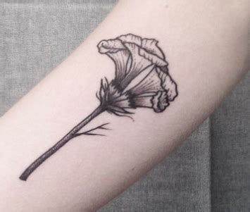 ▷1001+ idee di tatuaggi fiori per scegliere quello ad hoc. Tatuaggi fiori stilizzati: i disegni più belli ...