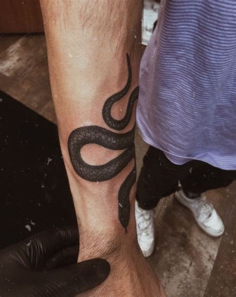 When it comes to tribal tattoos, many people refer to them as tattoos with dark hues of black and tribal motifs. Tumblr | Tribal tattoos, Tattoos, Tribal