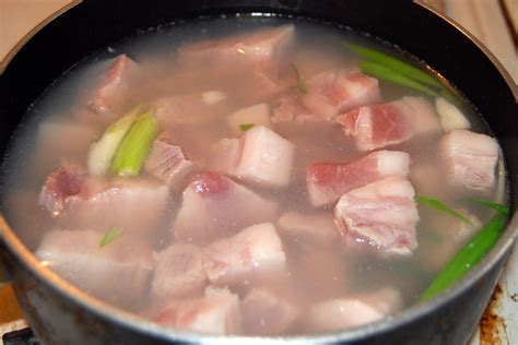 Jika tidak pandai mengolahnya, bau daging kambing akan tetap menempel meski setelah dimasak. Cara Memasak Daging Kambing Agar Tidak Bau dan Alot