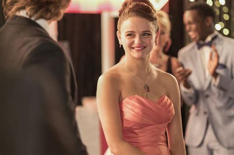 Si eres como nosotros, seguramente ya viste esta peli muchas veces… pero ¿has pensado cuál de sus personajes se parece más a ti? El Stand de los Besos (The Kissing Booth) - Tomatazos ...