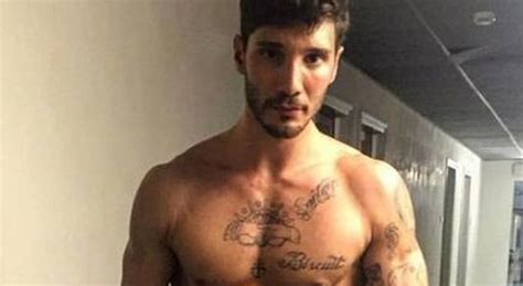 Stefano de martino accende la lucarelli: Stefano De Martino, profilo Instagram hackerato -Guarda ...