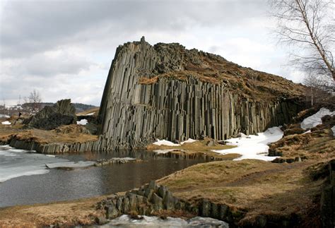 1992 trennten sie sich friedlich voneinander. Der Herrnhausfelsen bei Steinschönau am Südrand des ...