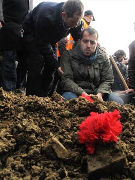 Defne joy foster'ın annesi hatice foster babıali tv'ye konuştu. Defne Joy Foster 'ın eşi İlker Yasin Solmaz sessizliğini ...