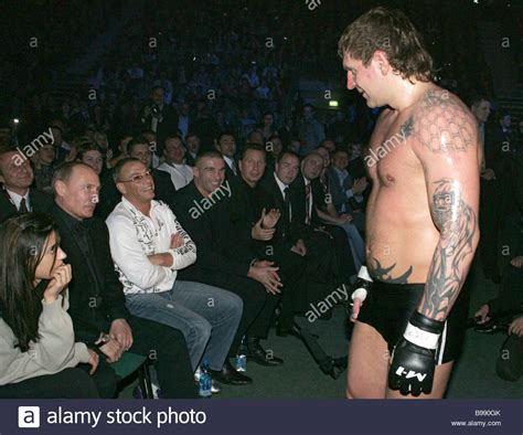 Als vechtsporter deed hij ook aan krachttraining en kon hij 166 kg bankdrukken, wat veel is voor iemand van zijn gewicht. From left to right Jean Claude Van Damme s daughter Bianca ...