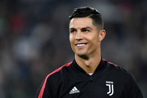 ʁoˈnawdu ˈlwis nɐˈzaɾju dʒi ˈɫĩmɐ; cristiano-ronaldo | News Influencer