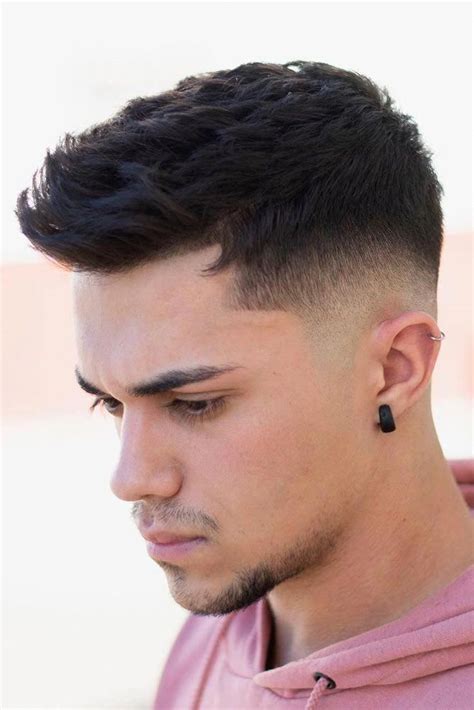 Fade (desvanecido), todos sus estilos o variantes … low fade with hard part 25 estilos de corte de pelo drop fade agregar un desvanecimiento alrededor de la parte posterior y los. Mid Fade Corte / 17 Best Mid Fade Haircuts 2021 Guide ...