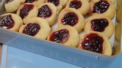 Maybe you would like to learn more about one of these? Frolle al tuorlo sodo con marmellata di fragole