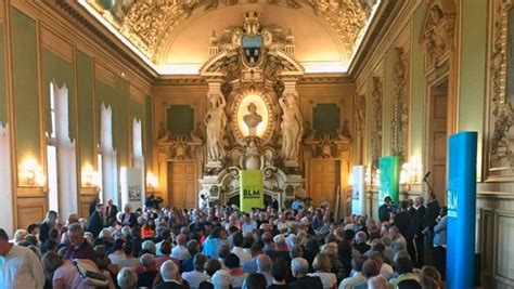 Bruno le maire a ainsi vivement critiqué la politique de contrôle strict des exportations d'armes allemandes, qui pourraient plomber les industriels français. Bruno Le Maire, le jeune qui murmure à l'oreille des seniors