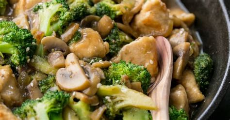 This easy chicken broccoli casserole is going to be a new favorite healthy family dinner recipe. Chicken Broccoli Mushroom Recipes | Yummly