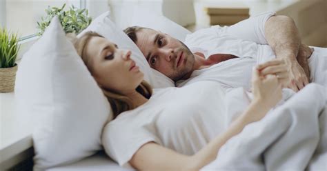 Sex sollte schön sein, aber es muss nicht immer unvergesslich sein. Flaute im Bett?: Wie du wieder mehr Lust auf Sex bekommst ...