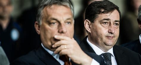 A new elite emerges in hungary. A korrupt Mészáros Lőrincről énekeltek Orbán háza mellett ...