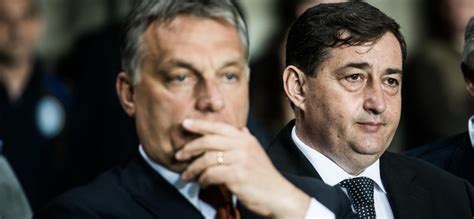 A new elite emerges in hungary. A korrupt Mészáros Lőrincről énekeltek Orbán háza mellett ...