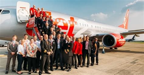 To work for british airways, your height must be between 1.575 m (5 ft 2 in) and 1.85 m (6 ft 1in). Jet2 Cabin Crew Requirements & Information - Hospitality Job4u