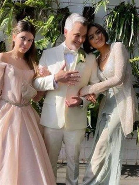 Sophia membuat kejutan ketika dia menghadiri pernikahan mantan suaminya, michael villareal, karena dia menggandeng abdee negara, personel band slank. 5 Momen Sophia Latjuba Hadiri Pernikahan Mantan Suami ...