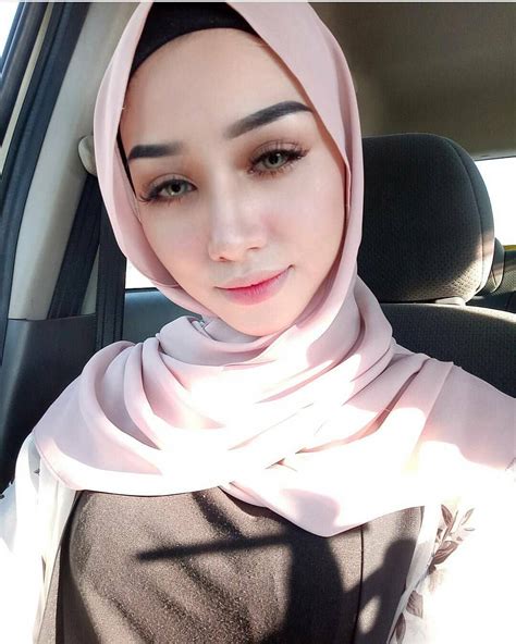 Dia dan suaminya hafiz mahamad merupakan salah satu pasangan yang digemari dalam media sosial. (1) Tumblr | Beautiful hijab, Fashion, Beautiful muslim women