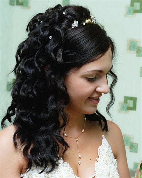 Indian weddings are crazy, there are so many functions and ceremonies. Indian wedding reception hairstyles |Shaadi