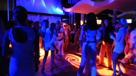 Outdoor games, sports, drinks, food, live music, dance club. Praga beach club party. Voyage sorgun turkey(8) - YouTube