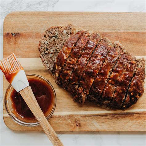 Tasty, moist everyday basic meatloaf adapted from a paula deen recipe at. 2 Lb Meatloaf At 325 : Make the meatloaf with seasoned ...