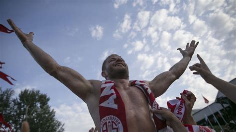 Kırkpınar yağlı güreşleri i̇smail balabandan uzun zamandır görülmemiş müthiş şak kündesi. Kırkpınar'da başpehlivan İsmail Balaban - Güreş - Eurosport