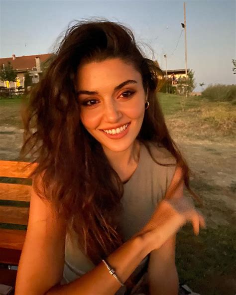المحتوى هو الملك وعليه تعتمد شعبية قناتك وكلما كان حصري وعالي الجودة، كلما حصلت على مشتركين جدد ومشاهدات أكثر وبالتالي ربح أكثر. الممثلة التركية هاندا ارتشيل صور جديدة 2021 - هاشتاك نت