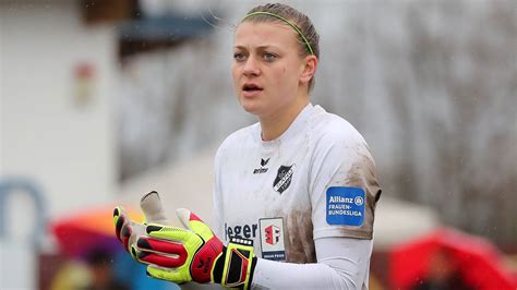 Während schlüter (21) bereits ein länderspiel. Schlüter fällt aus, Frohms nachnominiert :: DFB ...