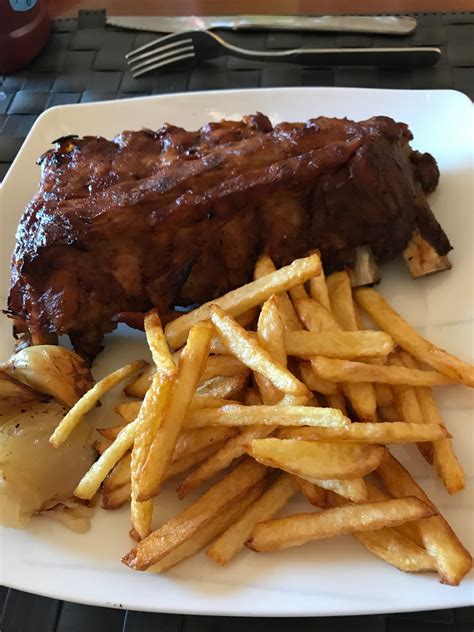 Ponemos el costillar en una fuente que introducimos en el horno precalentado a 180º c durante unos 15 minutos. COCINAR SIN SAL