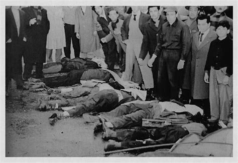 El bombardeo de la plaza de mayo, también conocido como la masacre de plaza de mayo, fue el bombardeo aéreo de la casa rosada y los combates terrestres que tuvieron lugar el 16 de junio de 1955 en la ciudad de buenos aires. Bombardeo de la Plaza de Mayo (Una Historia No muy contada ...