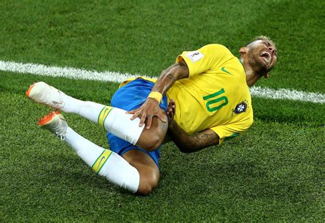 Le brésilien est sorti sur blessure contre caen. Neymar needs to cut out acting if he wants the top-player ...