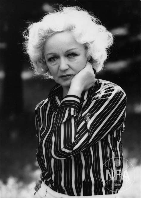She is an actress, known for cest a sláva (1969), ryba ve ctyrech (1987) and romeo, julie a tma (1960). Blanka Bohdanová - Filmový přehled