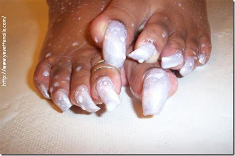 Más allá de si son largas, cortas, las muerdes o no, la apariencia de tus uñas puede incluir señales que te envía tu cuerpo. Fotos de Las uñas más largas del mundo de pies y manos ...