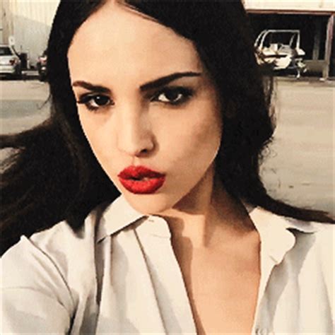 Gif mujer eiza gonzález princesas ideas para historias cazadores de sombras consejos de belleza femenina fotografia mujeres. eiza gonzalez gifs | Tumblr