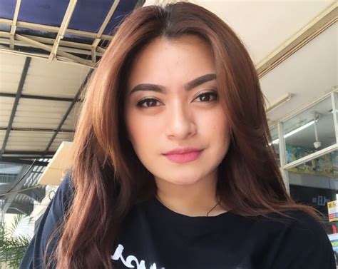 Begitu juga dengan cerita lina, istri sule dan erin, istri andre dalam mendampingi suaminya. Banyak yang Tidak Tahu, Ternyata Ini Profil Natalie ...