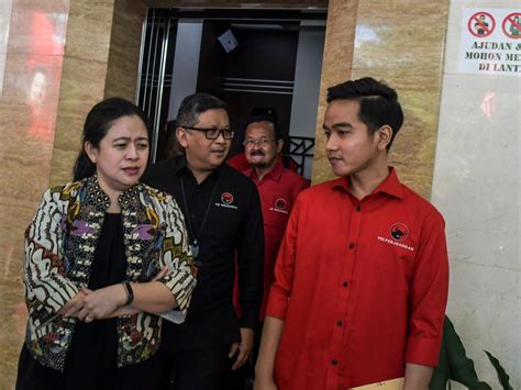 Anak presiden, saya tak kaget purnomo mengatakan dirinya telah memprediksi rekomendasi pilkada solo 2020 kemungkinan besar jatuh ke pangkuan gibran Soal Gibran dan Bobby, Hasto: Keputusan di Megawati! | Tagar