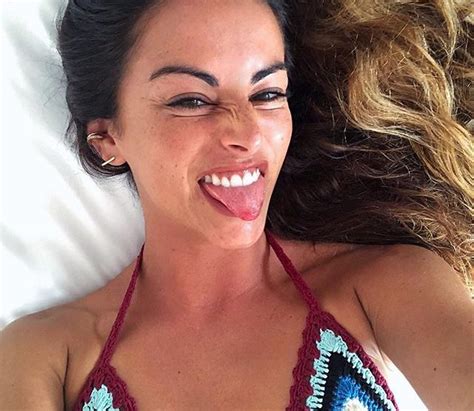 She is an actress, known for olhos nos olhos (2008), ilha dos amores (2007) and meu amor (2009). Joana Duarte volta a aquecer as redes sociais: "Casava-me ...