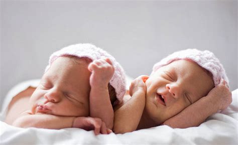Barangkali ada dua janin dalam rahim ibu, ya? Tanda-Tanda Kehamilan Kembar Yang Tidak Anda Duga - Cara ...