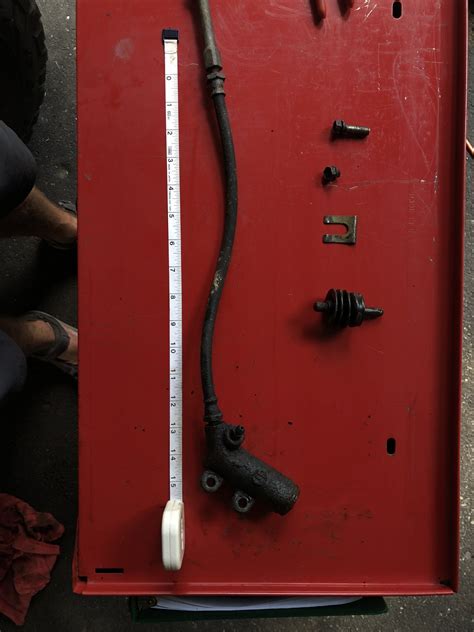 By ross walker (ross 'at' rosswalker.co.uk) Clutch release cylinder replacement on BJ75 — broken bolts, look away | IH8MUD Forum