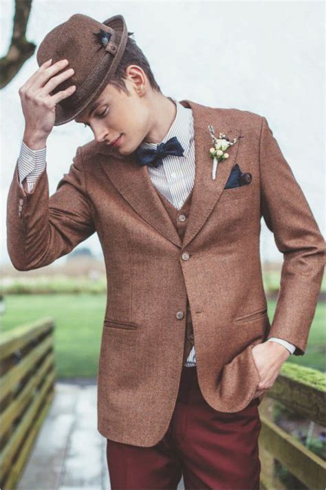 Beach weddings are fantastic but dressing up for them might be tricky. 20 Coolest Vintage Groom Attire Ideas - ChicWedd