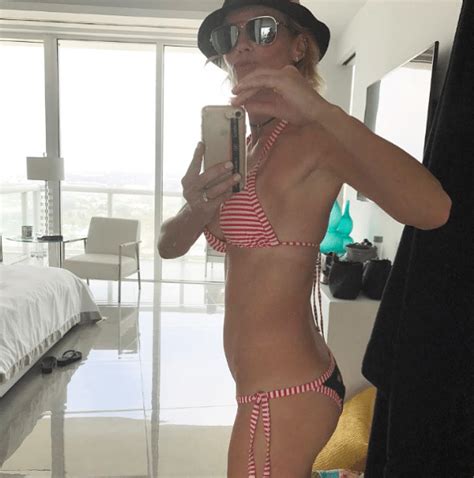 Una de las balas le impactó de lleno en el abdomen, debiendo ser con profundo pesar comunicamos el fallecimiento de la subinspectora valeria vivanco caro, de brigada de homicidios metropolitana, tras ser emboscada. Cette photo de Caroline Néron en BIKINI fait BEAUCOUP ...