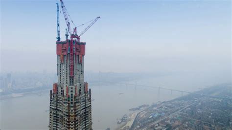 Construction was stalled in august 2017 at the 96th floor due to airspace regulations. Wuhan Greenland Center construction - YouTube