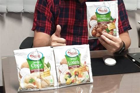 Ayam bumbu kuning bisa jadi pilihan yang pas sekaligus praktis. Cara Membuat Opor Ayam Menggunakan Bumbu Indofood