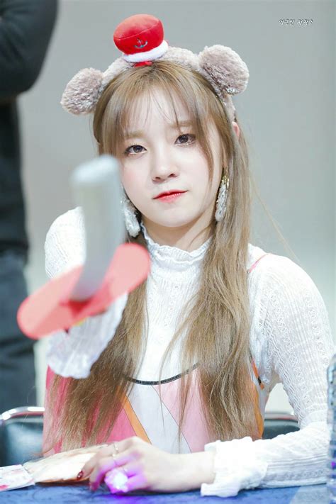 They debuted on may 2, 2018 with their first mini album i am. 190309 - 5th fansign || YUQI #G_I_DLE #Senorita