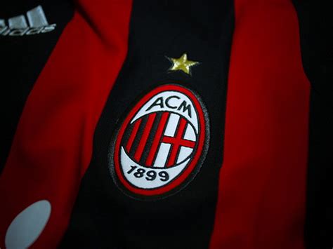 After wining 10 league titles milan got the extra star above the logo as an award. History | Milan vs Juventus